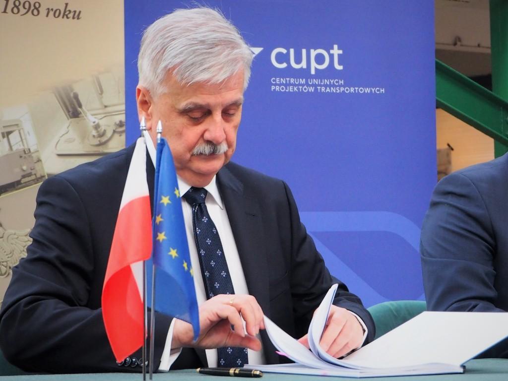 Prezes Bolesław Knapik Podpisuje Umowę Z Cupt Etap Ii Zdjęcie: Kolejne Unijne Środki Na Tramwajowe Inwestycje - Tramwaje Śląskie S.a.