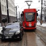 Parkuj Właściwie. Zachowaj 1 Metr Od Torowiska