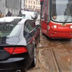 Parkuj Właściwie. Zachowaj 1 Metr Od Torowiska